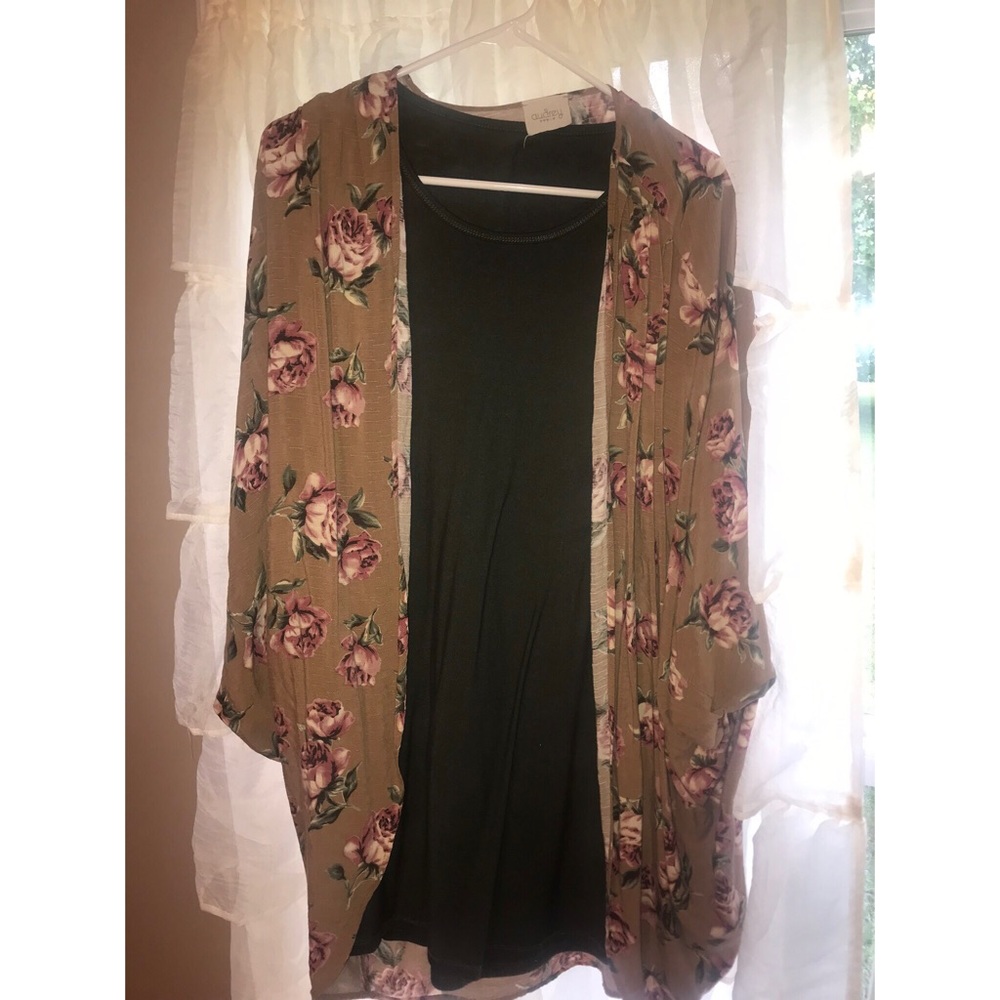 Lightweight, flowy fit boutique cardigan!